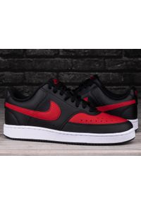Buty męskie sportowe Nike COURT VISION LO. Zapięcie: sznurówki. Kolor: czerwony, czarny, wielokolorowy. Materiał: syntetyk, materiał. Szerokość cholewki: normalna. Model: Nike Court. Sport: turystyka piesza