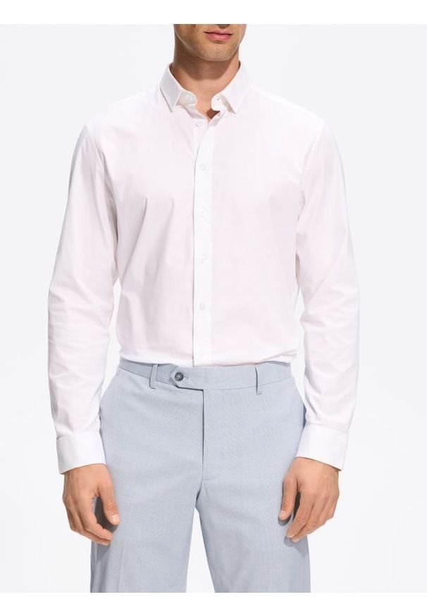 Reserved - Gładka koszula slim fit - biały. Kolor: biały. Materiał: bawełna, tkanina. Wzór: gładki