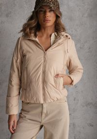 Renee - Ciemnobeżowa Pikowana Kurtka z Odpinanym Kapturem z Tkaniny Kaliran. Okazja: na spacer. Kolor: beżowy. Materiał: tkanina. Długość rękawa: długi rękaw. Długość: długie. Styl: elegancki, sportowy #3