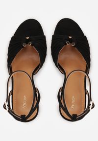 Born2be - Czarne Sandały na Szpilce VICES z Marszczeniem i Metaliczną Aplikacją Nemenoe. Okazja: na wesele, na co dzień, na ślub cywilny. Zapięcie: pasek. Kolor: czarny. Wzór: aplikacja. Obcas: na szpilce. Styl: casual, klasyczny, elegancki #7