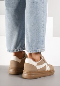 Renee - Beżowe Sneakersy Tenisówki Ozdobione Geometrycznym Wzorem Shie. Okazja: na co dzień. Kolor: beżowy. Materiał: jeans. Wzór: aplikacja, geometria #6