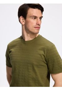 Reserved - Bawełniany t-shirt regular - ciemnozielony. Kolor: zielony. Materiał: bawełna #1