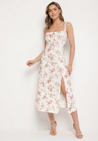 Born2be - Beżowo-Różowa Taliowana Sukienka w Kwiaty Ozdobiona Wiązaniem Firavire. Okazja: na co dzień. Kolor: różowy. Wzór: aplikacja, kwiaty. Sezon: wiosna, lato. Typ sukienki: sportowe. Styl: casual, sportowy #1