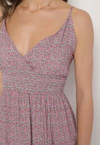 Born2be - Różowa Bawełniana Sukienka o Rozkloszowanym Kroju na Ramiączkach w Kwiatowy Wzór Mirindra. Okazja: na spacer. Typ kołnierza: dekolt w kształcie V. Kolor: różowy. Materiał: bawełna. Długość rękawa: na ramiączkach. Wzór: kwiaty. Sezon: lato. Styl: klasyczny #4