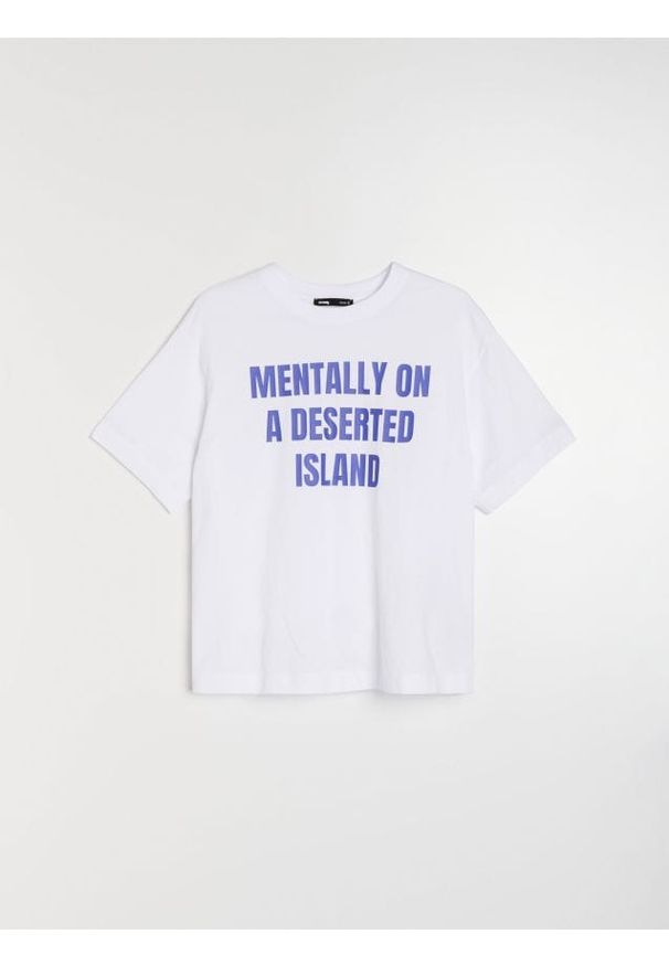 Sinsay - Bawełniana koszulka z napisem - biały. Kolor: biały. Materiał: bawełna. Wzór: napisy