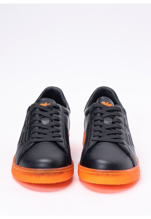 Sneakersy męskie czarne EA7 Emporio Armani X8X001 XK254 M538. Okazja: do pracy, na spacer, na co dzień. Kolor: czarny. Sport: turystyka piesza