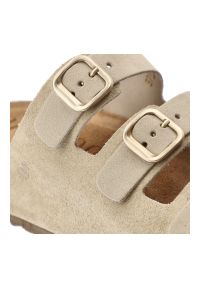 Klapki damskie Yokono, cholewka ze skóry naturalnej odkryty fason trzy regulowane paski z klamrami, beżowe, Wiwi-263. Kolor: beżowy. Materiał: skóra. Wzór: paski #7