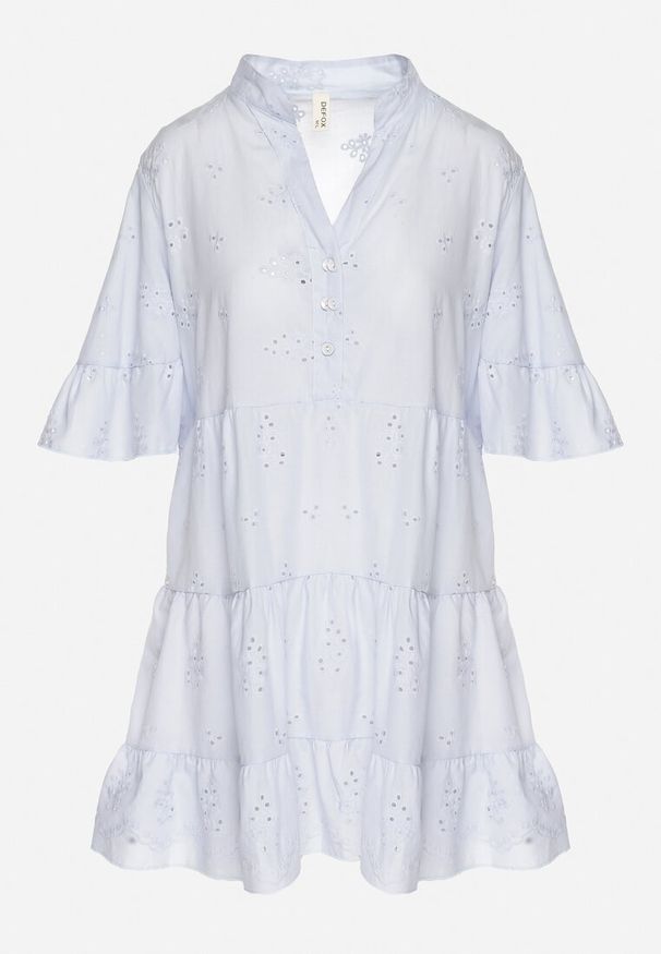 Born2be - Jasnoniebieska Bawełniana Sukienka z Haftowanej Tkaniny o Koszulowym Kroju z Falbanami Filidwena. Okazja: na co dzień. Typ kołnierza: kołnierzyk klasyczny. Kolor: niebieski. Materiał: bawełna, tkanina. Wzór: haft. Typ sukienki: koszulowe. Styl: boho, casual, klasyczny, elegancki