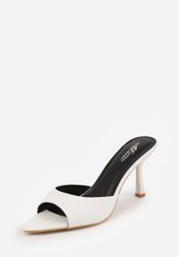 Born2be - Białe Klapki na Szpilce z Otwartym Noskiem w Szpic Sewnessa. Okazja: na spotkanie biznesowe, do pracy. Nosek buta: otwarty. Kolor: biały. Materiał: jeans, koronka. Obcas: na szpilce. Styl: biznesowy, elegancki #9