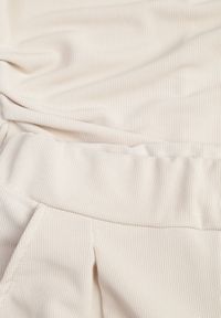 Born2be - Jasnobeżowy Komplet Bluzka z Zaznaczonymi Ramionami i Spodnie Szerokie na Gumce Divaires. Kolor: beżowy #3