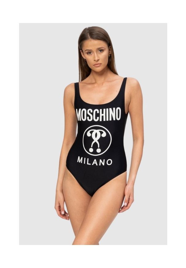MOSCHINO Czarny jednoczęściowy strój kąpielowy damski z białym logo, Rozmiar XS. Kolor: czarny. Materiał: poliamid. Wzór: nadruk