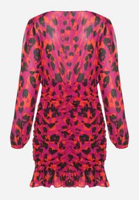 Born2be - Czerwona Panterkowa Kopertowa Sukienka Ozdobiona Marszczeniem i Falbaną Valentica. Okazja: na spacer. Typ kołnierza: dekolt w kształcie V. Kolor: czerwony. Długość rękawa: długi rękaw. Wzór: aplikacja. Sezon: jesień. Typ sukienki: kopertowe. Styl: klasyczny, elegancki #2