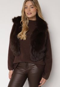 Born2be - Brązowa Kamizelka Futerko z Szerokim Kołnierzem i Kieszeniami Nettisa. Okazja: do pracy, na co dzień, na spotkanie biznesowe. Typ kołnierza: golf. Kolor: brązowy. Materiał: futro. Styl: klasyczny, casual, elegancki, biznesowy #2