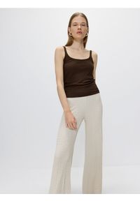 Reserved - Prążkowany top z domieszką lnu - ciemnobrązowy. Kolor: brązowy. Materiał: prążkowany, len