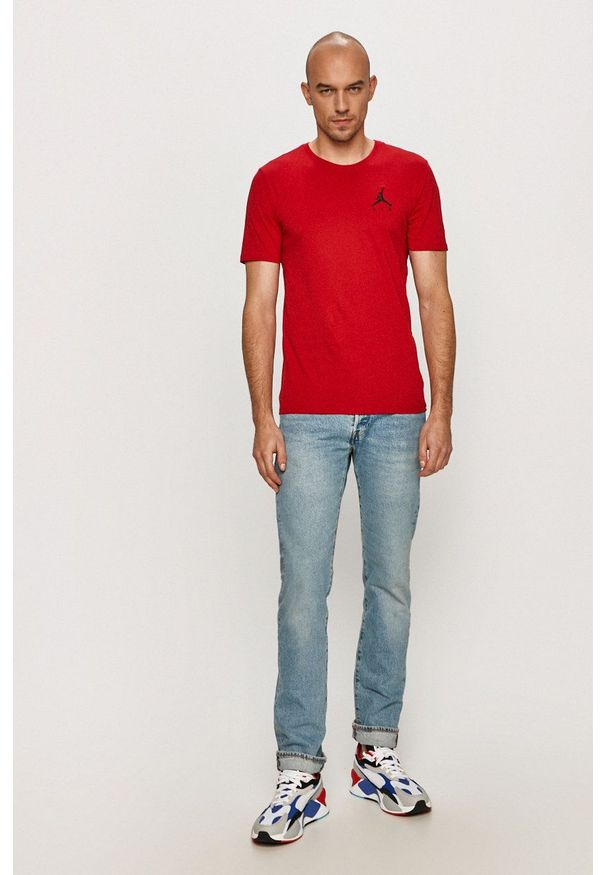 Jordan - T-shirt. Okazja: na co dzień. Kolor: czerwony. Wzór: nadruk. Styl: casual