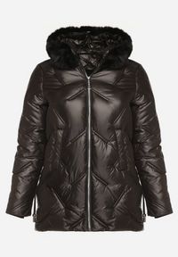 Born2be - Czarna Pikowana Kurtka z Kapturem z Odpinanym Futerkiem Sevea. Okazja: na spacer. Typ kołnierza: kaptur. Kolekcja: plus size. Kolor: czarny. Materiał: futro. Styl: klasyczny, sportowy