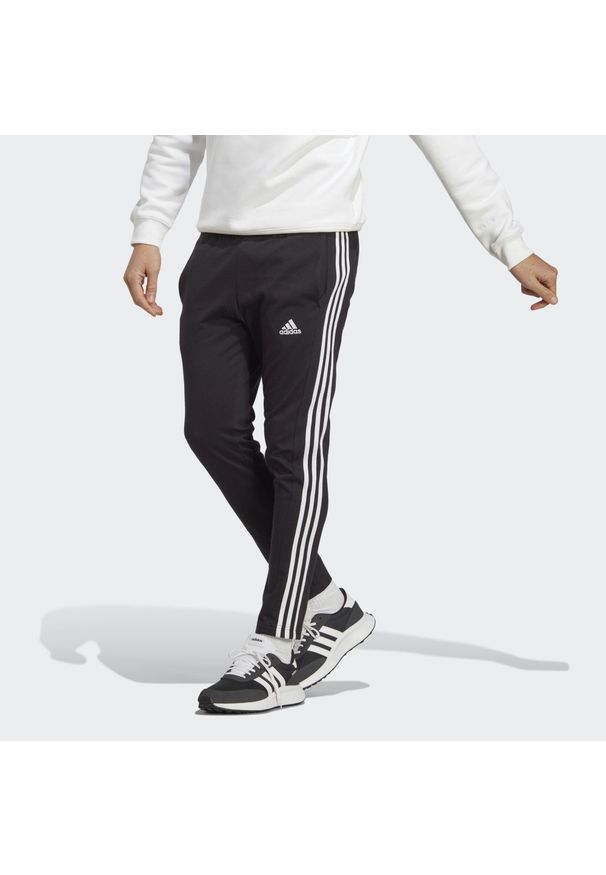 Adidas - Essentials Single Jersey Tapered Open Hem 3-Stripes Pants. Kolor: czarny, biały, wielokolorowy. Materiał: jersey. Sport: fitness