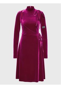 Versace Jeans Couture Sukienka codzienna 73HAO916 Bordowy Regular Fit. Okazja: na co dzień. Kolor: czerwony. Materiał: syntetyk. Typ sukienki: proste. Styl: casual