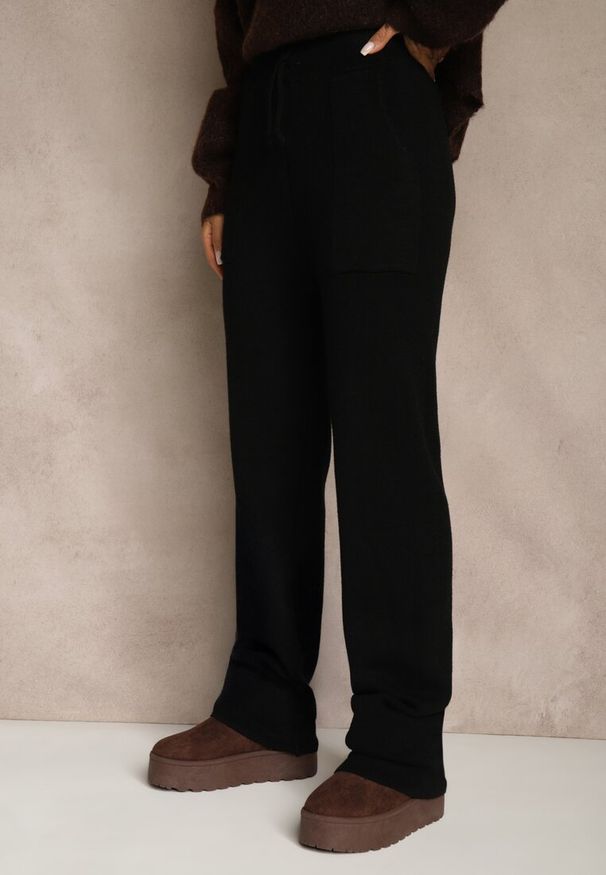 Renee - Czarne Spodnie z Wełną ze Sznurkiem i Ozdobnymi Kieszeniami Moneressa. Okazja: na co dzień. Kolor: czarny. Materiał: wełna. Styl: casual