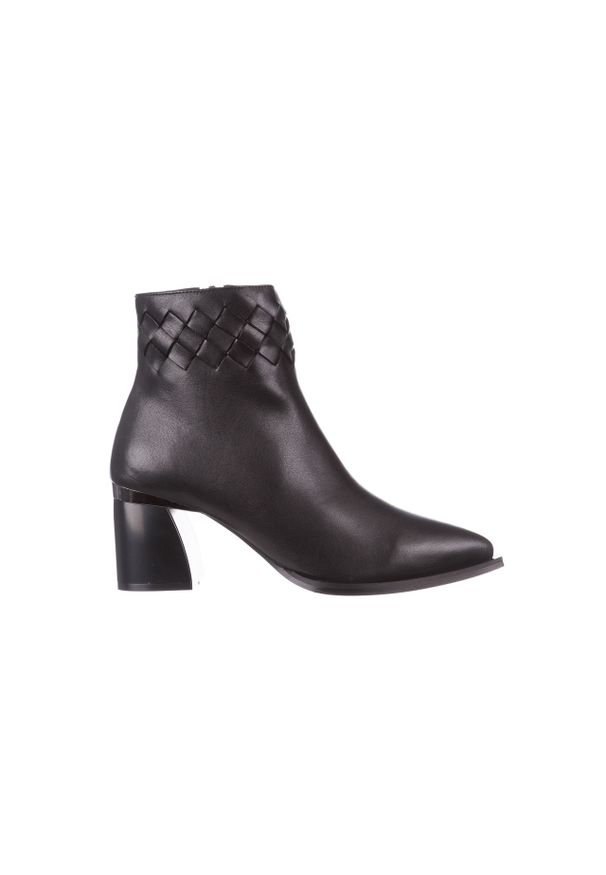 Botki Bayla-195 20K-6811 Black 195005, Czarny, Skóra naturalna. Okazja: na co dzień. Zapięcie: zamek. Kolor: czarny. Materiał: skóra. Szerokość cholewki: normalna. Obcas: na obcasie. Styl: casual, klasyczny. Wysokość obcasa: średni