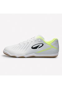 KIPSTA - Buty do piłki nożnej halowej Kipsta Sala Club. Kolor: biały, szary, wielokolorowy. Materiał: kauczuk. Wzór: gładki. Sport: piłka nożna