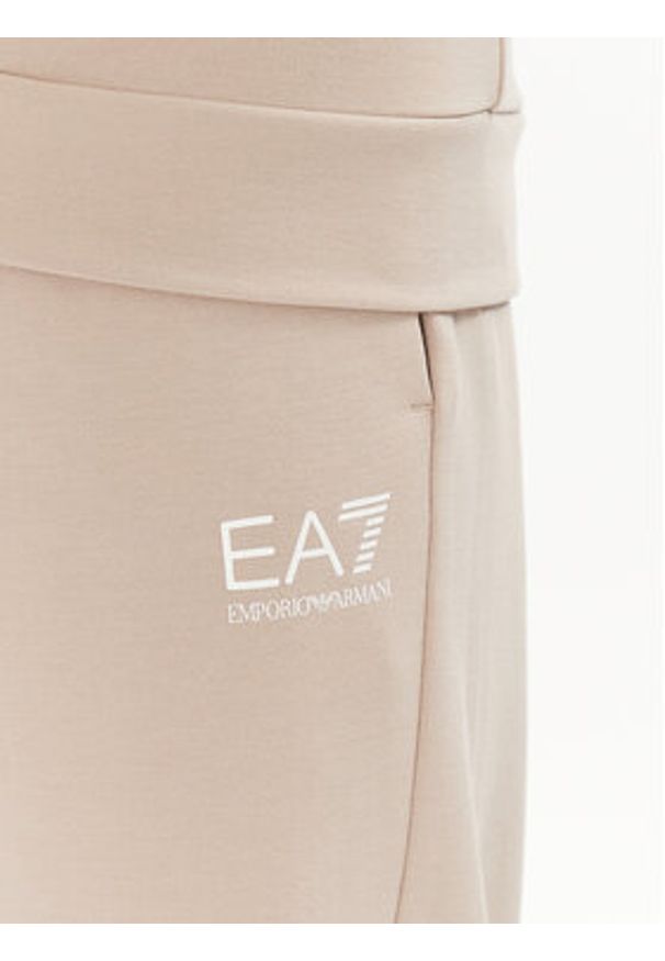 EA7 Emporio Armani Dres 7M000130 AF12501 U6155 Beżowy Regular Fit. Kolor: beżowy. Materiał: syntetyk