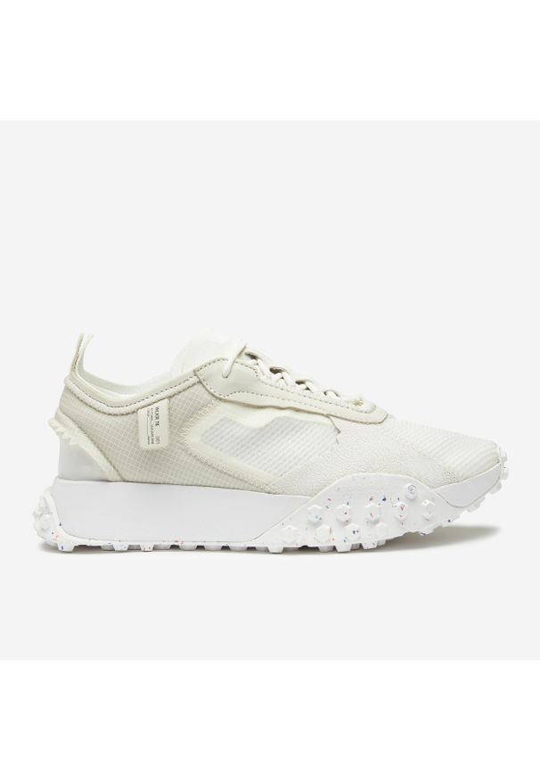 Buty sportowe Decathlon WLKR 76. Kolor: biały. Materiał: materiał, kauczuk. Szerokość cholewki: normalna. Wzór: geometria. Sezon: lato