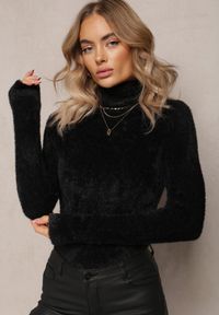 Renee - Czarny Dopasowany Golf z Wełną i Ściągaczami Pacienche. Typ kołnierza: golf. Kolor: czarny. Materiał: wełna. Wzór: jednolity