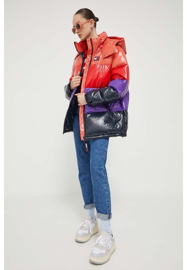 Tommy Jeans kurtka puchowa damska zimowa. Materiał: puch. Sezon: zima