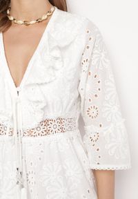 Born2be - Biała Bawełniana Sukienka Mini z Haftowanej Tkaniny z Koronką Telvia. Kolor: biały. Materiał: tkanina, koronka, bawełna. Wzór: haft, koronka. Długość: mini #3