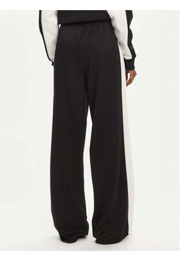 Hugo - HUGO Spodnie dresowe Nelarina_B 50537080 Czarny Regular Fit. Kolor: czarny. Materiał: syntetyk, bawełna