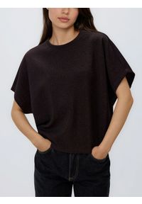 Reserved - T-shirt z metalizowaną nicią - ciemnobrązowy. Kolor: brązowy. Materiał: dzianina #1