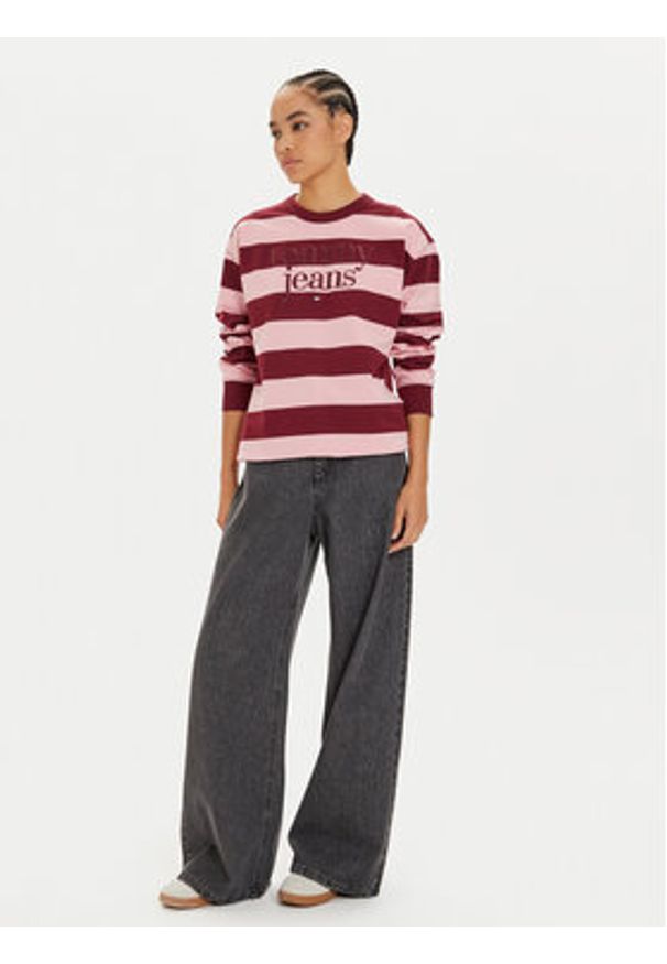 Tommy Jeans Bluza Ess Logo DW0DW19041 Fioletowy Relaxed Fit. Kolor: fioletowy. Materiał: bawełna