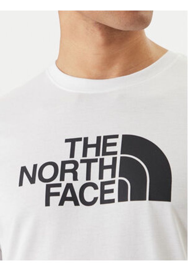 The North Face T-Shirt Evolution Half Dome NF0A8B6J Biały Regular Fit. Kolor: biały. Materiał: bawełna
