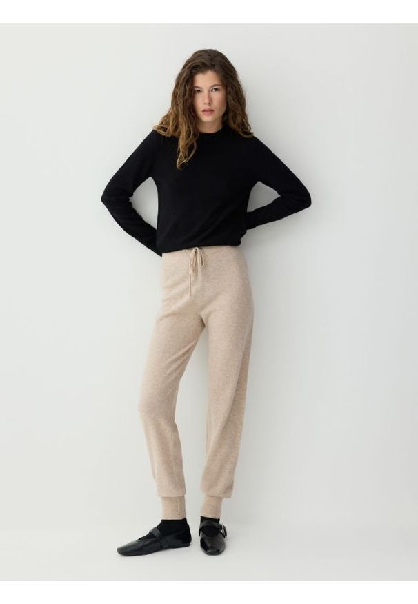 Reserved - Wełniane spodnie z dodatkiem kaszmiru - beżowy. Kolor: beżowy. Materiał: wełna, kaszmir