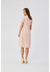 Stylove - Elegancka sukienka midi z ozdobnymi zakładkami pudrowy róż. Kolor: różowy. Styl: elegancki. Długość: midi