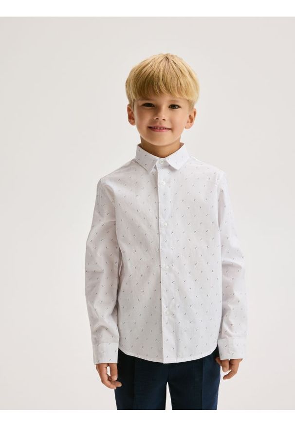 Reserved - Koszula z drobnym wzorem - biały. Kolor: biały. Materiał: tkanina, bawełna