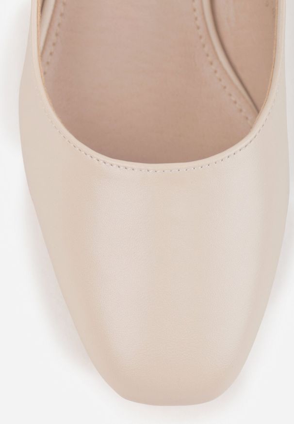 Born2be - Beżowe Czółenka VICES na Ozdobnym Słupku z Odkrytą Piętą Sanegea. Okazja: na wesele, do pracy, na co dzień, na ślub cywilny. Zapięcie: pasek. Kolor: beżowy. Materiał: jeans. Obcas: na słupku. Styl: casual, klasyczny, elegancki