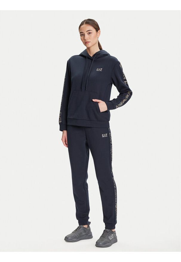 EA7 Emporio Armani Dres 7W000789 AF18880 MB235 Granatowy Regular Fit. Kolor: niebieski. Materiał: syntetyk