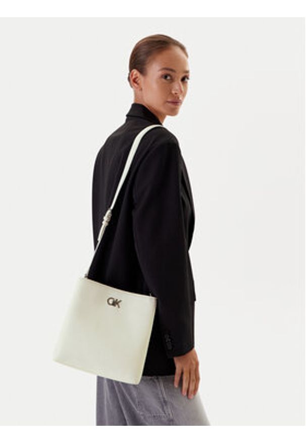 Calvin Klein Torebka Ck Bucket Bag_Tex K60K613179 Biały. Kolor: biały. Materiał: skórzane