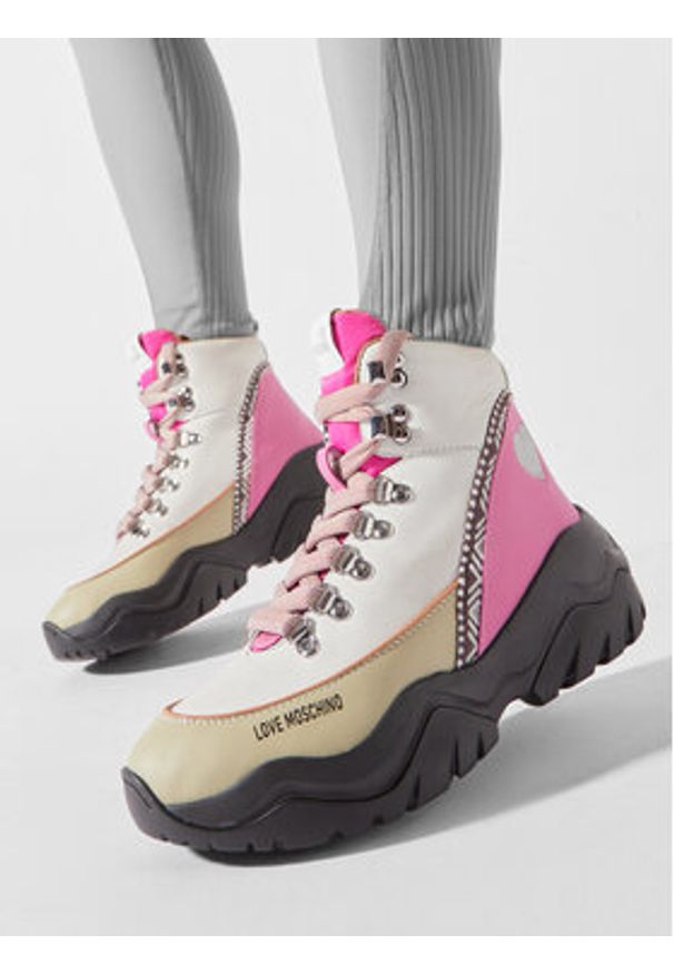Love Moschino - LOVE MOSCHINO Sneakersy JA15744G0HIP312A Kolorowy. Materiał: skóra. Wzór: kolorowy