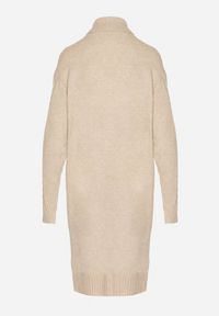Born2be - Jasnobeżowa Sweterkowa Sukienka z Golfem Wełną i Bawełną Ozdobiona Splotem Reiania. Okazja: na spotkanie biznesowe, do pracy, na co dzień. Typ kołnierza: golf. Kolor: beżowy. Materiał: wełna, bawełna. Wzór: ze splotem, aplikacja. Typ sukienki: proste. Styl: casual, biznesowy #2