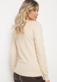 Born2be - Beżowy Sweter Ozdobiony Cekinami Koralikami i Cyrkoniami w Kształcie Kwiatka Romiella. Okazja: na co dzień. Kolor: beżowy. Materiał: jeans. Wzór: aplikacja, kwiaty. Styl: klasyczny, casual, elegancki #4