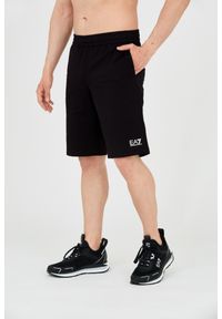 EA7 Emporio Armani - EA7 Czarne shorty męskie z białym logo. Kolor: czarny. Materiał: bawełna. Długość: krótkie #3