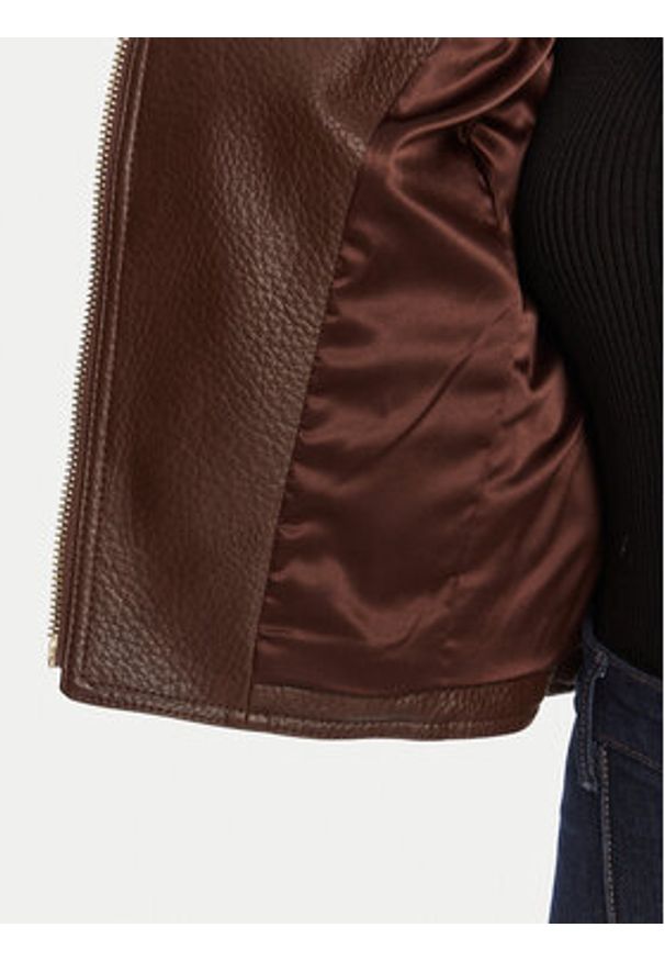 Guess Kurtka z imitacji skóry W5YL19 WHDS0 Brązowy Regular Fit. Kolor: brązowy. Materiał: skóra