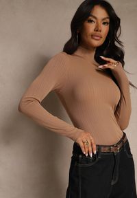 Renee - Ciemnobeżowa Klasyczna Bluzka Longsleeve z Golfem Raleia. Okazja: na co dzień. Typ kołnierza: golf. Kolor: beżowy. Długość rękawa: długi rękaw. Styl: klasyczny