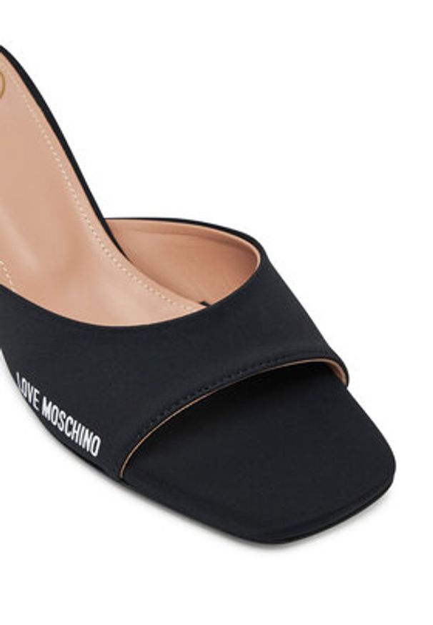 Love Moschino - LOVE MOSCHINO Klapki JA28045G0MIM0000 Czarny. Kolor: czarny. Materiał: materiał