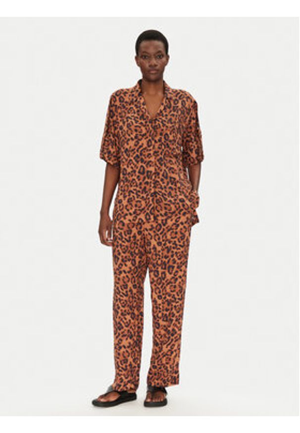 Chantelle Koszula Explore C18SH5 Brązowy Relaxed Fit. Kolor: brązowy. Materiał: wiskoza