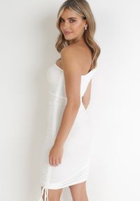 Born2be - Biała Sukienka Asymetryczna z Marszczeniem na Jedno Ramię Mianie. Kolor: biały. Typ sukienki: asymetryczne #3