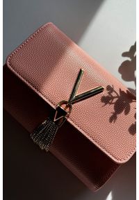 Valentino by Mario Valentino - VALENTINO Mała różowa kopertówka Divina Pochette. Kolor: różowy #5